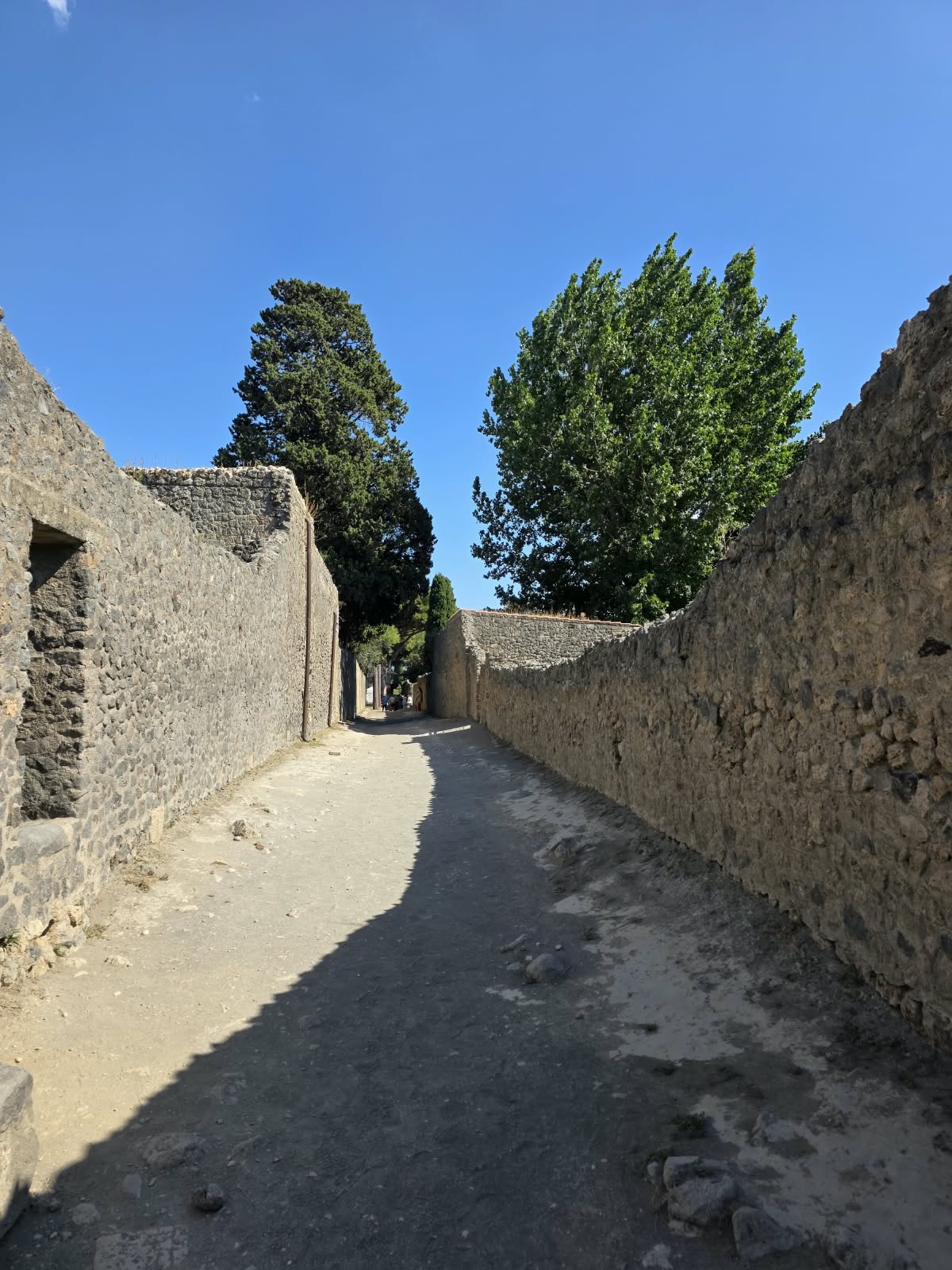 Quiet lane · Pompeii