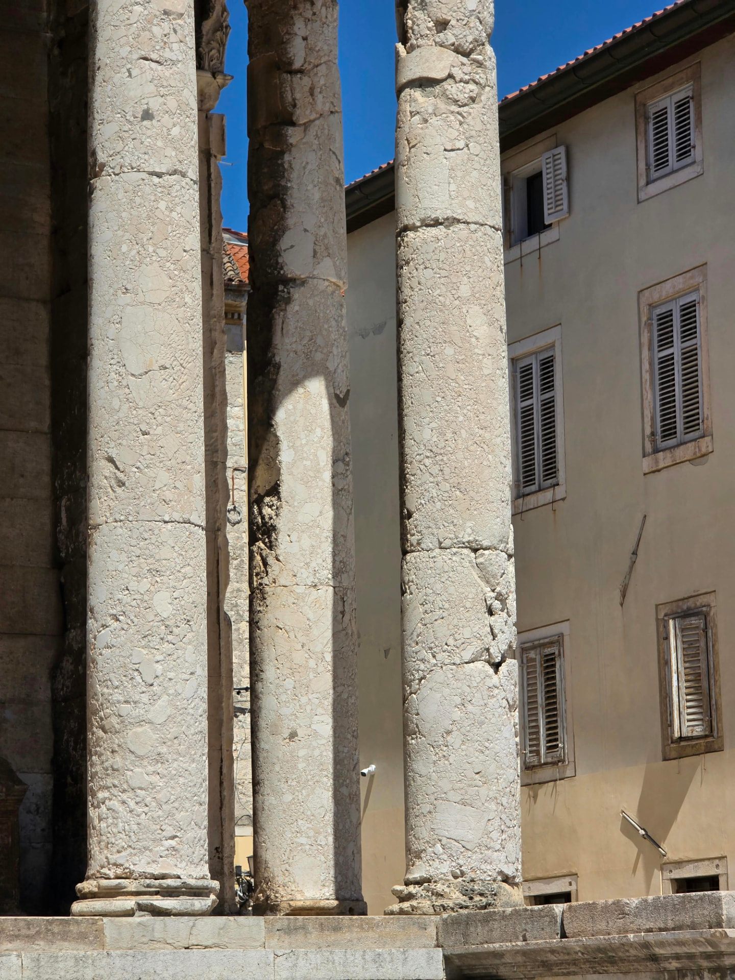 Ancient columns · Pula